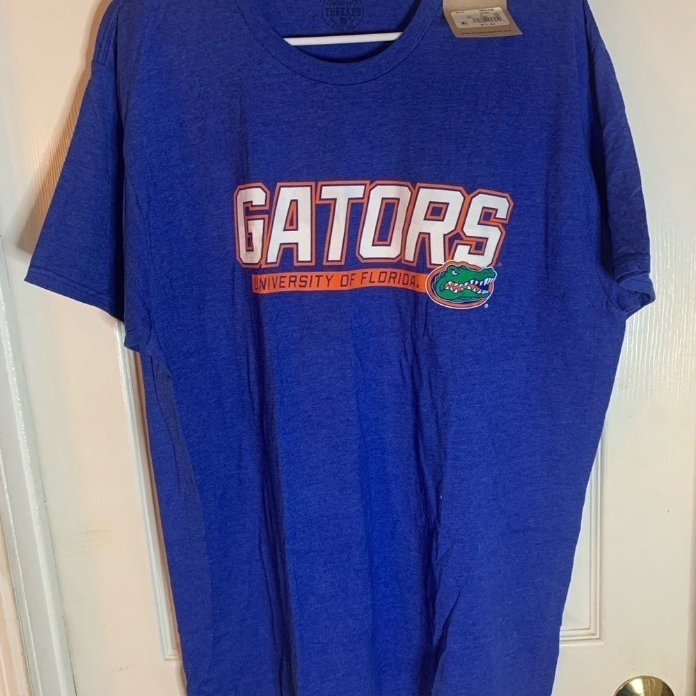 𝅺FL Gators tee NWT